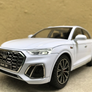 Xe mô hình Audi Q5 1:24 Welly