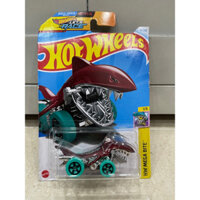 Xe mô hình đồ chơi Hotwheels cơ bản 1:64 - Shark Bite