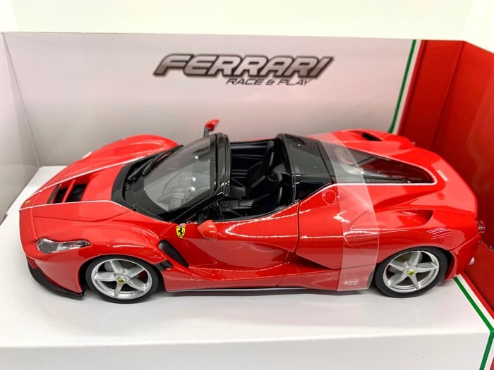 Xe mô hình Ferrari Laferrari White 1:24 Bburago