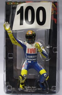 Xe mô hình FIGURINE Valentino Rossi MotoGP 2009 100 GP Wins MINICHAMPS tỉ lệ 1:12
