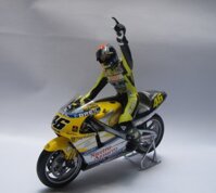 Xe mô hình HONDA NSR 500 + figure Valentino Rossi GP Donington 2000 MINICHAMPS tỉ lệ 1:12