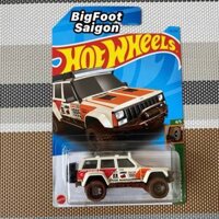Xe mô hình SUV Hot Wheels Treasure Hunt '95 Jeep Cherokee (HKL02, HCT10, Mud Studs, 2023), chính hãng Mattel
