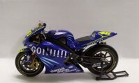 Xe mô hình YAMAHA YZR-M1 Gauloises Fortuna Yamaha Team Valentino Rossi 2004 MINICHAMPS tỉ lệ 1:12