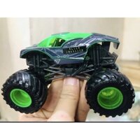 Xe Monster Jam đổi màu nóng mã Alien Invasion