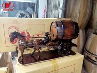 Xe ngựa đơn kéo bình rượu vang