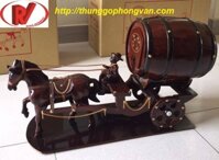 Xe ngựa đơn kéo trống rượu vang