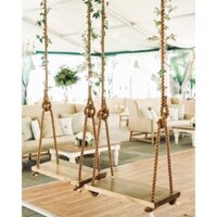 Xích đu gỗ nguyên tấm, buộc bằng dây thừng dây dừa, có móc đóng trần nhà, con quay ròng rọc