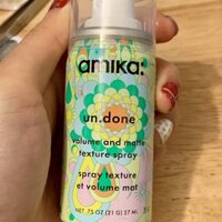 Xịt làm phồng và giữ nếp tóc Amika Un.done Volume and Matte Texture Spray 27ml