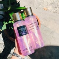 Xịt thơm ánh nhũ Body Mist Victoria’s Secret Love Spell Shimmer 250ml .hot