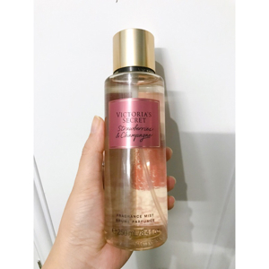 Xịt thơm Strawberries And Champagne Body Mist Victoria's Secret 250ml