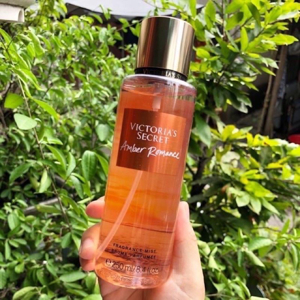 Nước thơm xịt toàn thân Victoria’s Secret Amber Romance - 250 ml