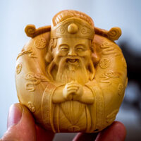 Yabai Boxwood Gong Xi Fa Cai Gỗ Khắc Thần Tài Tay Cầm Mảnh Gỗ Chắc Chắn Thần Tài Đồ Trang Trí Ô Tô Thủ Công Đồ Trang Trí20241120
