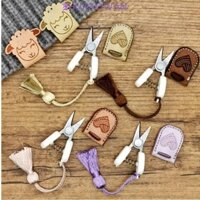 Zhuxaowan Dụng cụ cắt ren nhỏ, Kéo Mini nghệ thuật đầu thẳng bằng kim loại di động, có nắp bảo vệ có hộp lưu trữ Kéo thêu nhỏ gọn Người đam mê móc