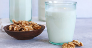 12 tác dụng của sữa óc chó đối với sức khỏe con người