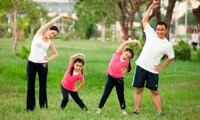 4 bước mẹ có thể giúp bé cao lớn hơn