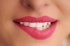 4 điều các cô gái cần nhớ để có đôi môi đẹp với son kem lì