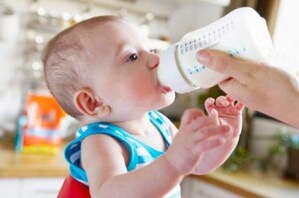 4 lưu ý  để pha sữa đúng cách cho bé yêu
