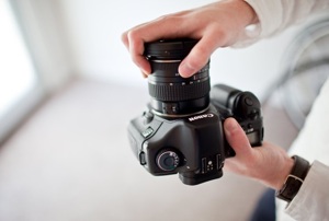 5 bước tháo lắp lens Canon đúng cách và hướng dẫn bảo quản ống kính