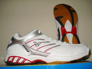 5 điều cần lưu ý khi chọn mua giày cầu lông