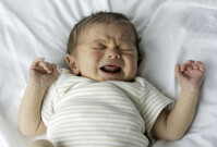7 bí quyết giúp mẹ dỗ bé nín khóc nhanh hơn