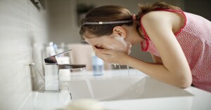 7 loại sữa rửa mặt hữu cơ cho da nhạy cảm giúp bạn có khuôn mặt tươi tắn