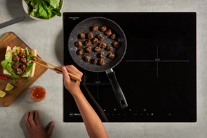 Bếp từ Malloca MH-5903 IN giá chỉ 10 triệu mà có đến 3 vùng nấu vô cùng tiện lợi