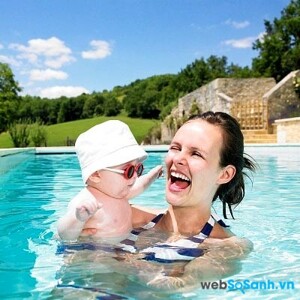 Cách giảm nóng mùa hè cho bé yêu thoải mái