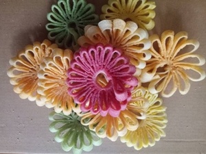 Cách làm mứt dừa HOA CÚC nhiều màu sắc cho Tết Nguyên đán không đơn điệu