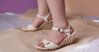 Cách lựa chọn giày sandal nữ đế cao giúp bạn tôn dáng
