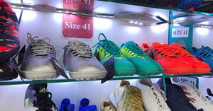 Cách nhận biết địa chỉ bán giày bóng đá Adidas chính hãng uy tín