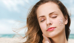 Cách thoa lại kem chống nắng "chuẩn chỉnh" không phải bạn gái nào cũng biết