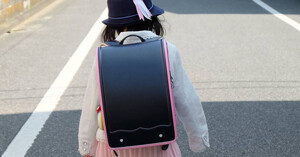 Cặp sách chống gù có thực sự tốt và giúp trẻ không bị gù ?