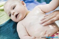 Cha mẹ cần làm gì để giữ an toàn cho bé khi mùa hè đến?