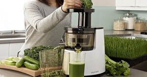Chọn máy ép chậm hay máy ép trái cây ly tâm ?