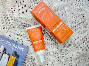 Có được mang kem chống nắng lên máy bay hay không - Các cô nàng đi du lịch thì chú ý nhé!