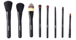 Có gì ở bộ cọ trang điểm Vacosi Make Up House?