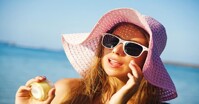 Có nên bôi kem chống nắng trực tiếp lên mặt hay không?