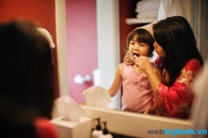 Có nên cho trẻ sử dụng chỉ nha khoa và nước súc miệng ?