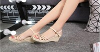Có nên mua giày sandal đế xuồng không?
