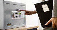 Có nên mua két sắt vân tay không?