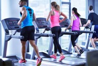 Có nên mua máy chạy bộ gia đình gấp gọn hay tập ngoài trời tốt hơn
