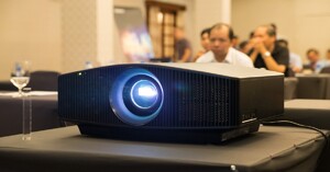 Công suất máy chiếu Sony của từng dòng là bao nhiêu?