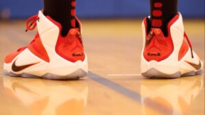 Đánh giá giày bóng rổ Nike Lebron 12
