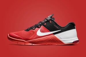 Đánh giá giày tennis Nike có tốt không, dùng công nghệ gì, mua ở đâu