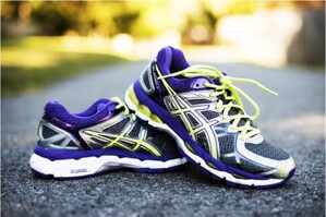 Đánh giá giày thể thao có độ bền cao ASICS GEL KAYANO