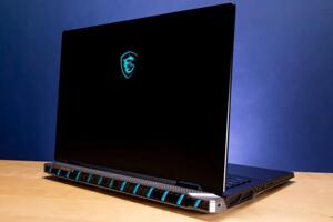 Đánh giá MSI Titan 18 HX – Quái vật hiệu năng nhưng là ác mộng giá cả