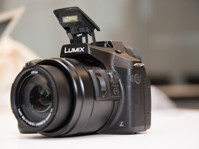 Đánh giá nhanh Panasonic Lumix FZ300 - thách thức ẩm ướt, bụi bẩn