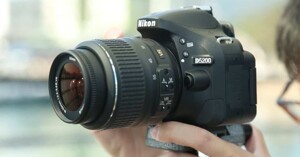 Đánh giá Nikon D5200: Máy ảnh DSLR entry-level cho người mới!