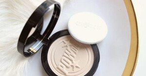 Đánh giá review phấn phủ kiềm dầu dạng nén One Heck of A Blot thách thức mọi làn da