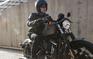 Đánh giá xe Harley Iron 883 chạy nhanh không, phân khối, giá bán